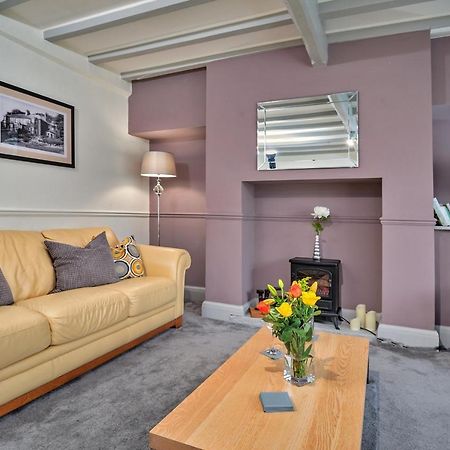 Finest Retreats - Cloggers Cottage Darley Bagian luar foto
