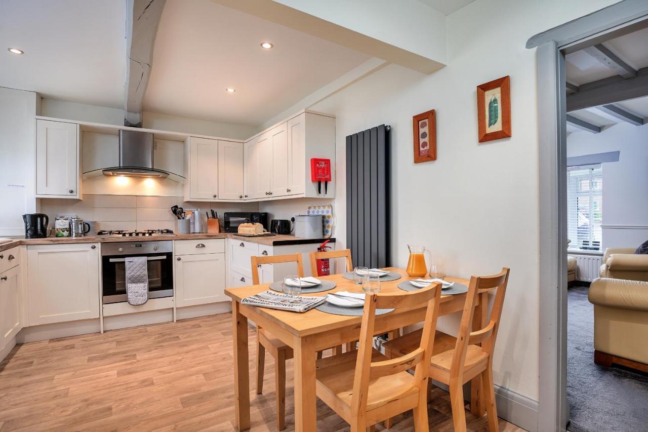 Finest Retreats - Cloggers Cottage Darley Bagian luar foto